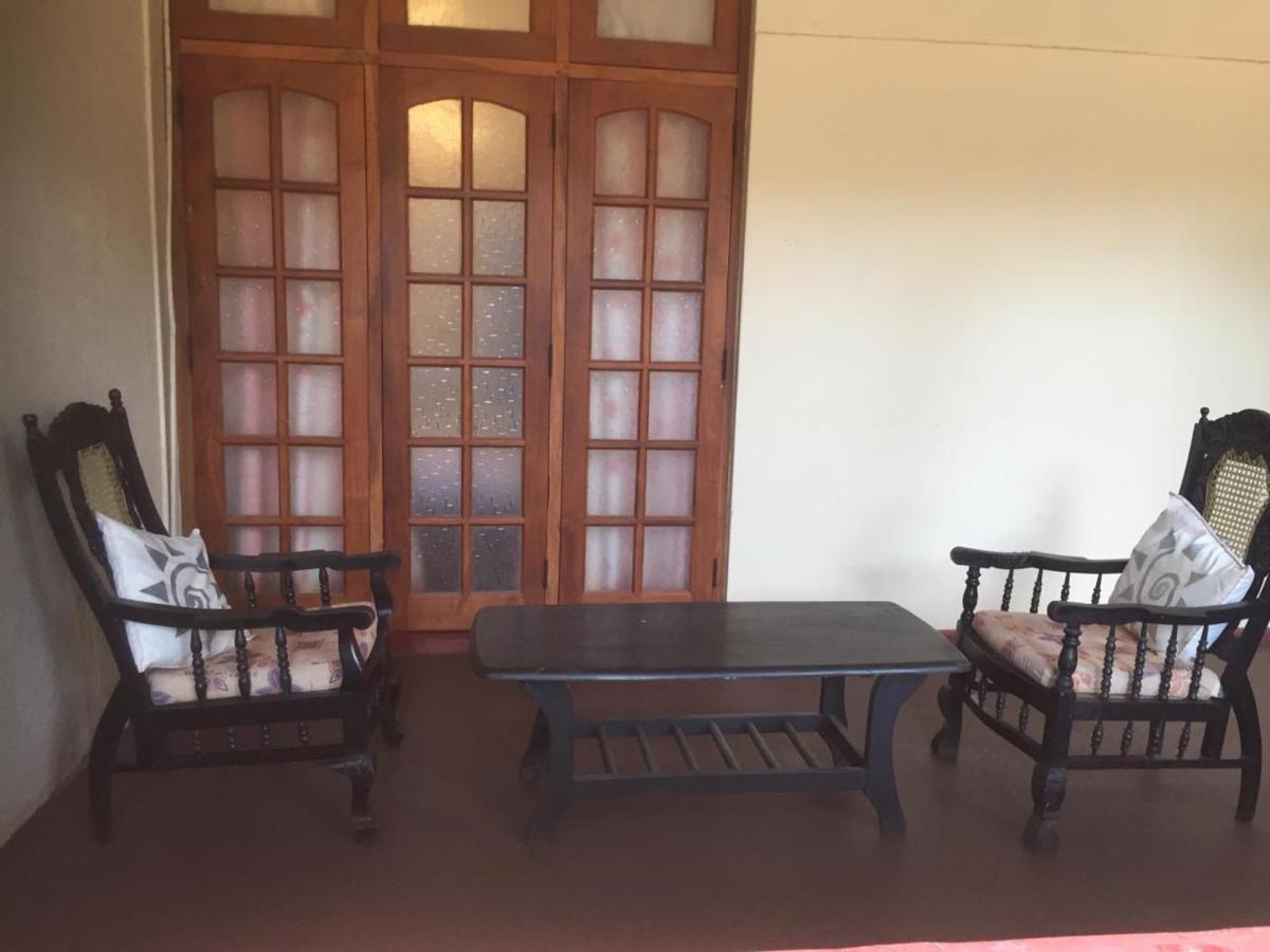Hotel Shalini Anuradhapura Exterior photo