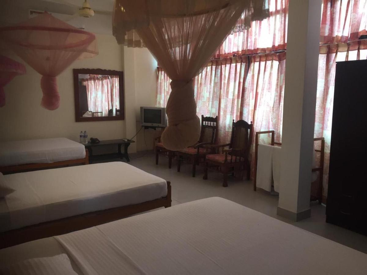 Hotel Shalini Anuradhapura Exterior photo
