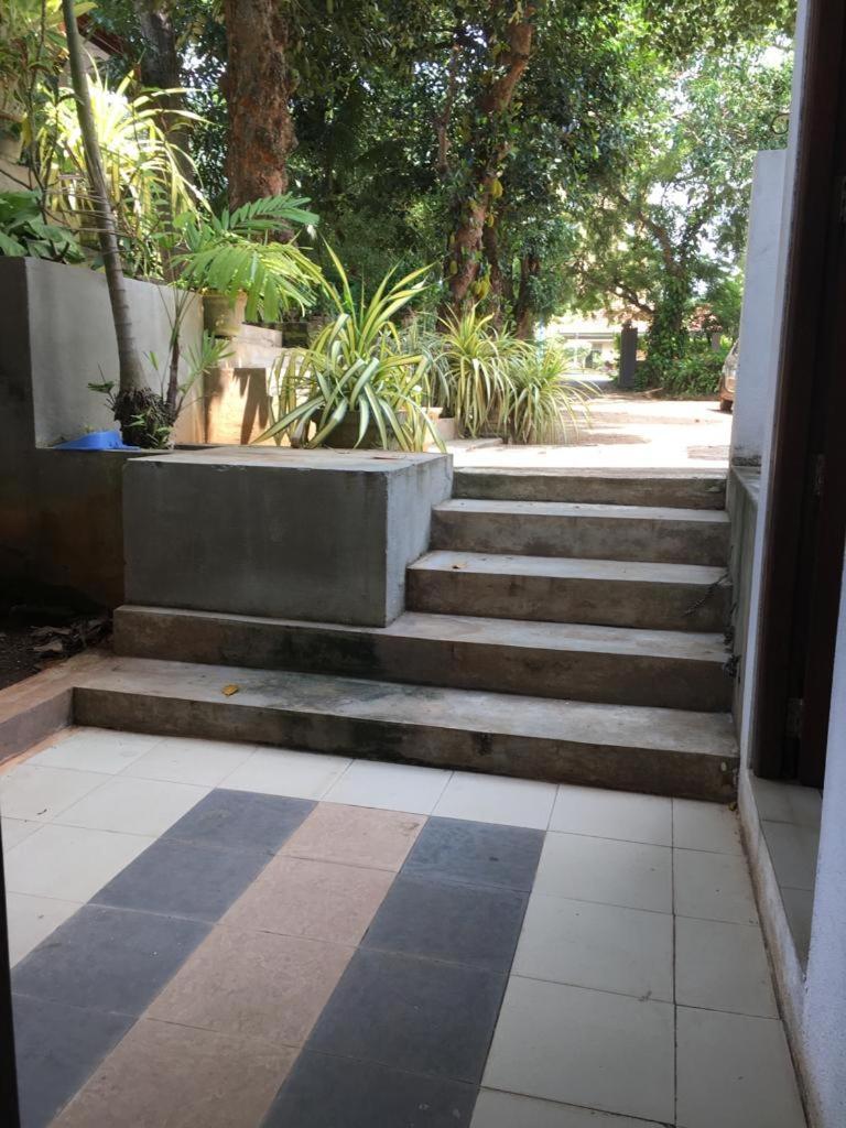 Hotel Shalini Anuradhapura Exterior photo
