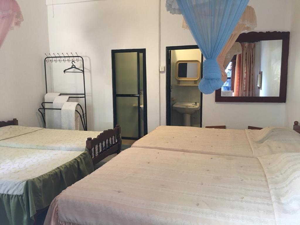 Hotel Shalini Anuradhapura Exterior photo