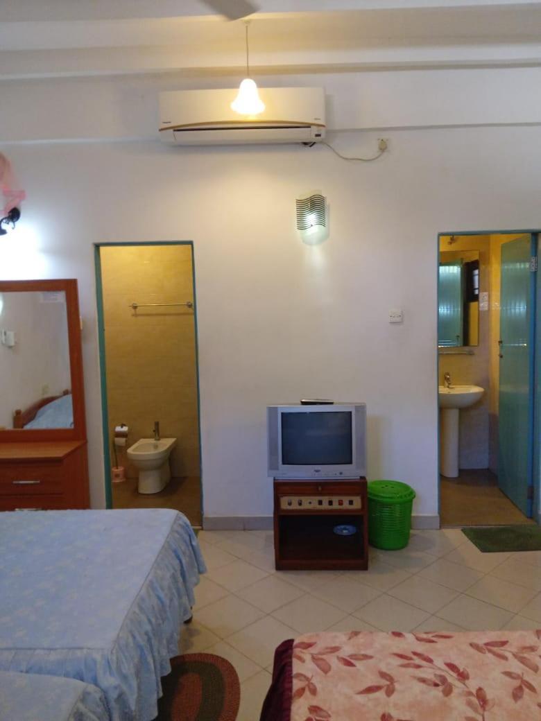 Hotel Shalini Anuradhapura Exterior photo