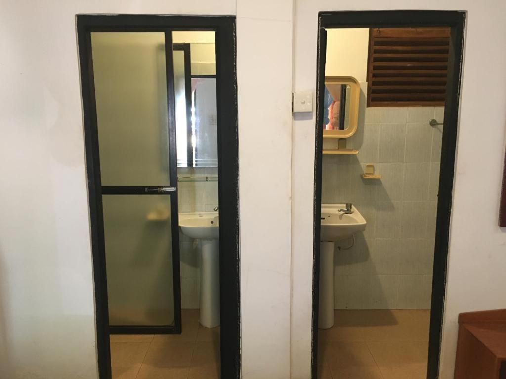 Hotel Shalini Anuradhapura Room photo
